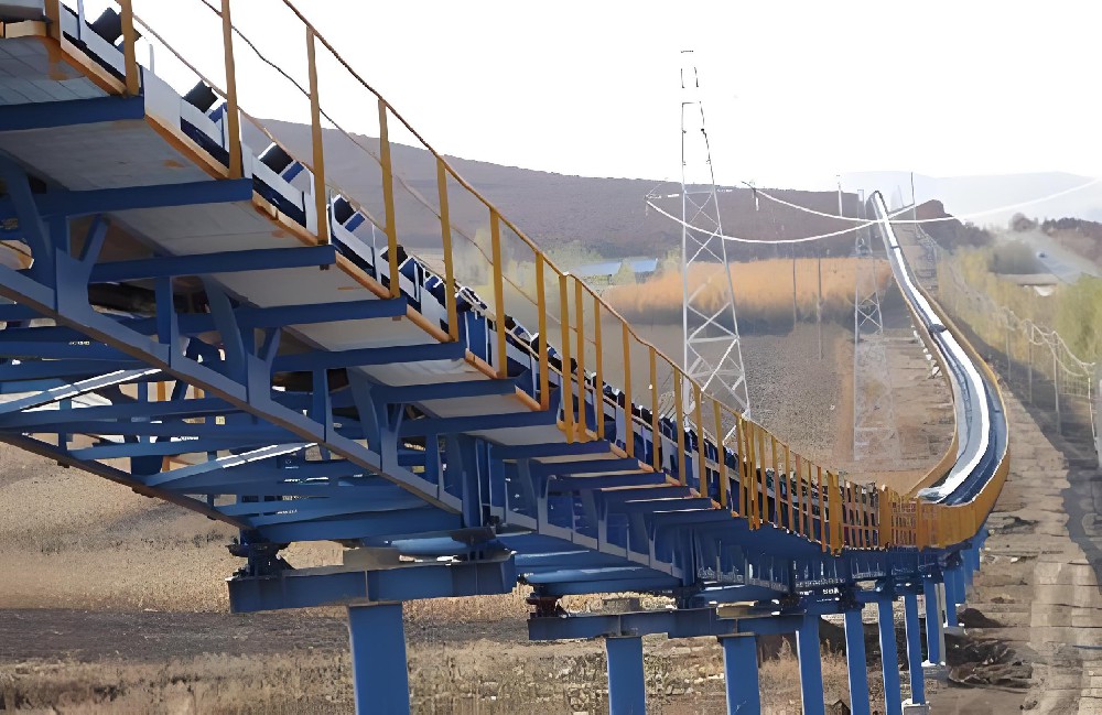 長(zhǎng)距離越野空間拐彎帶式輸送機(jī)