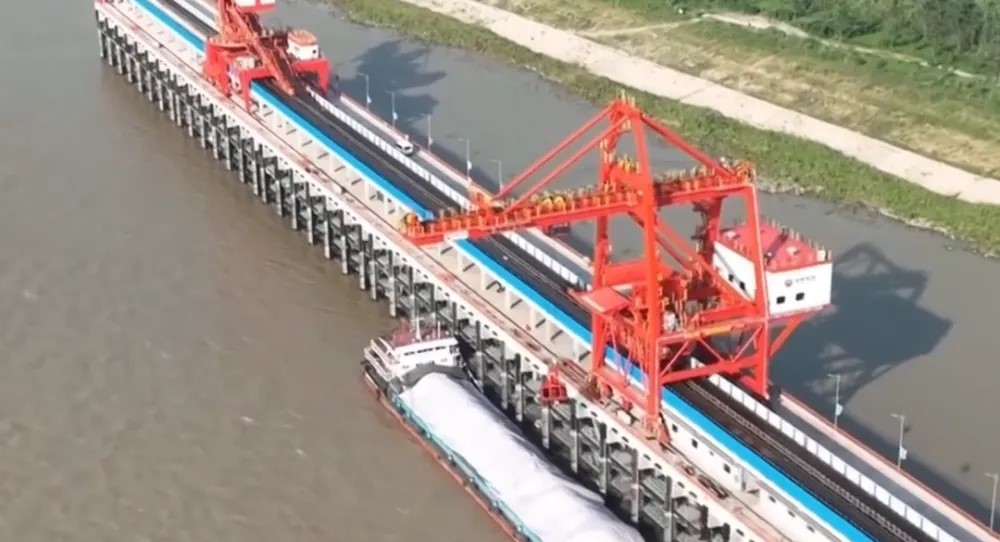 公司中標(biāo)岳陽(yáng)鐵水集運(yùn)煤炭?jī)?chǔ)備基地工程···