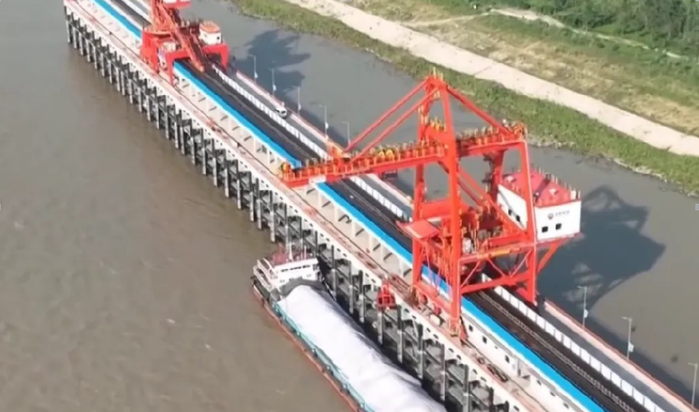 岳陽(yáng)鐵水碼頭